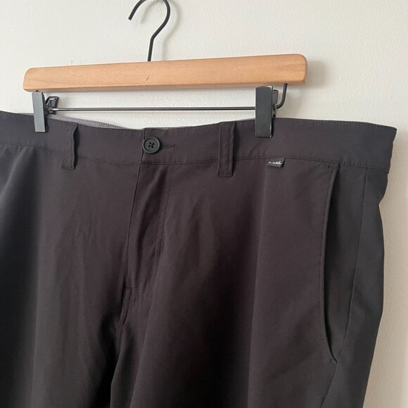 Travis Mathew Wanderlust 9" Black Flat Front Golf Shorts Men's Size 38 - Picture 3 of 7